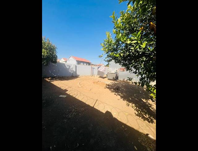 2 BEDROOM HOUSE FOR SALE IN MABOPANE UNIT S